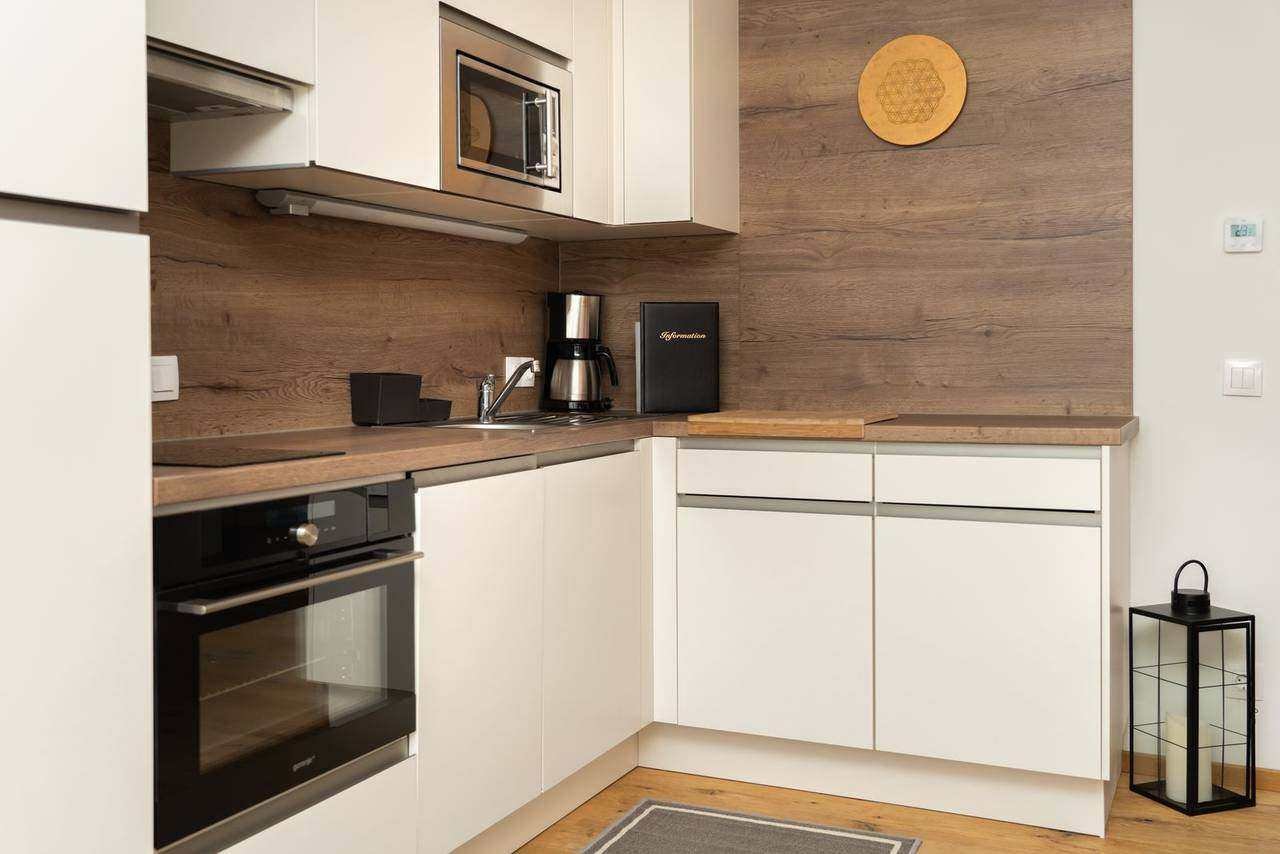 Fully equipped kitchen with oven, microwave and coffee machine – Almzeit chalet apartment, Turracher Höhe