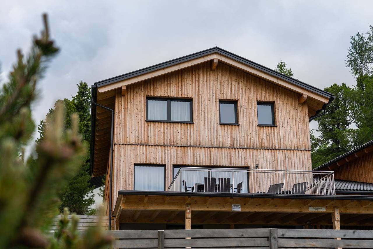 Timber house with the Almzeit chalet apartment in the Maierbrugger settlement, Turracher Höhe