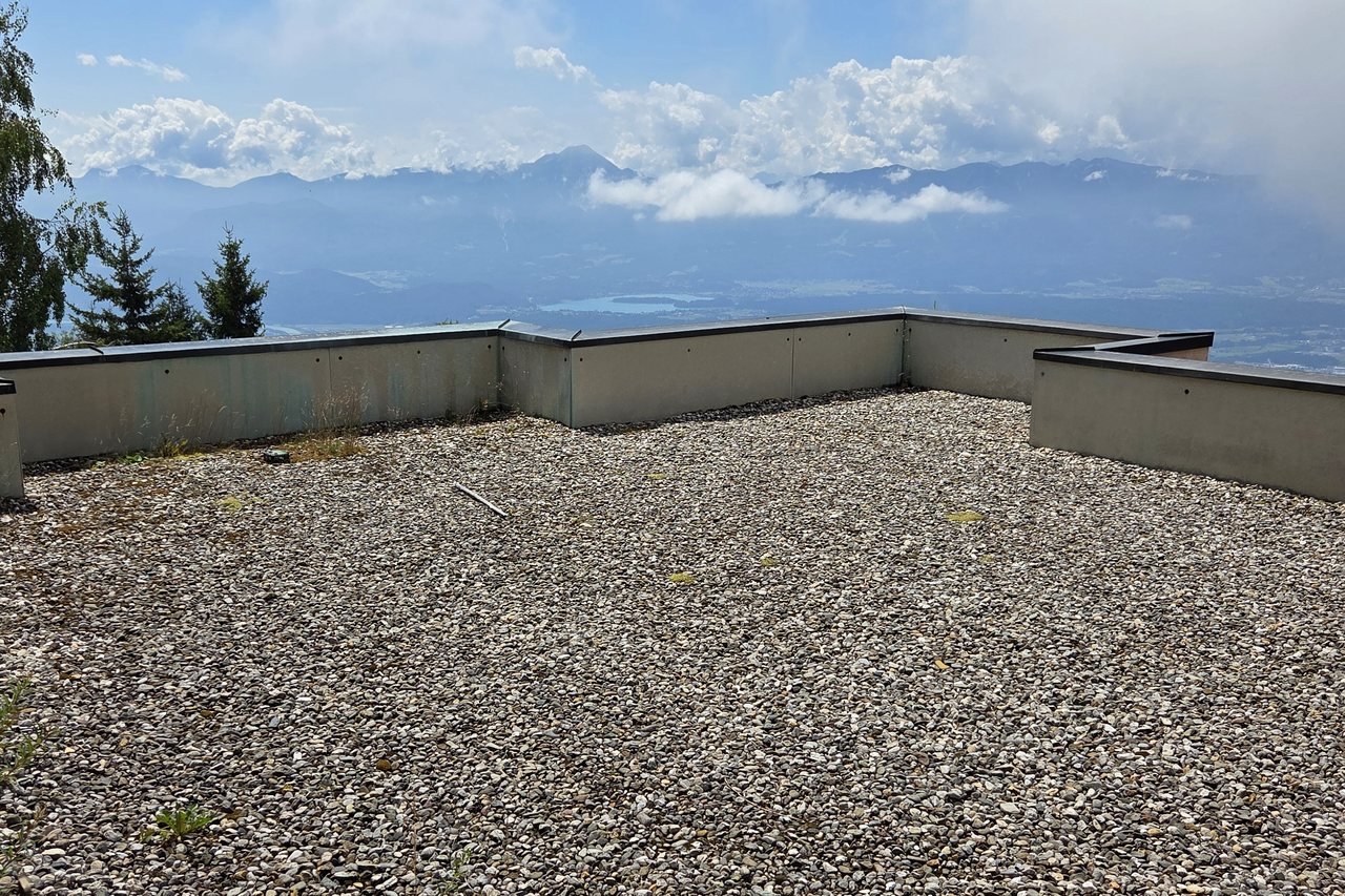 View across Carinthia to the Julian Alps – Alpenliebe apartment