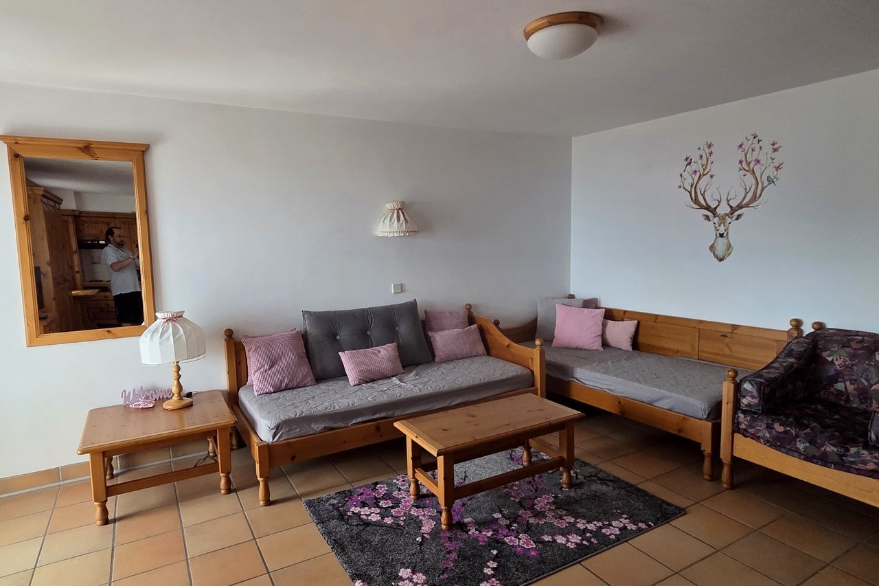 Cosy living area with sofa – Alpenliebe apartment, Gerlitzen Alpe