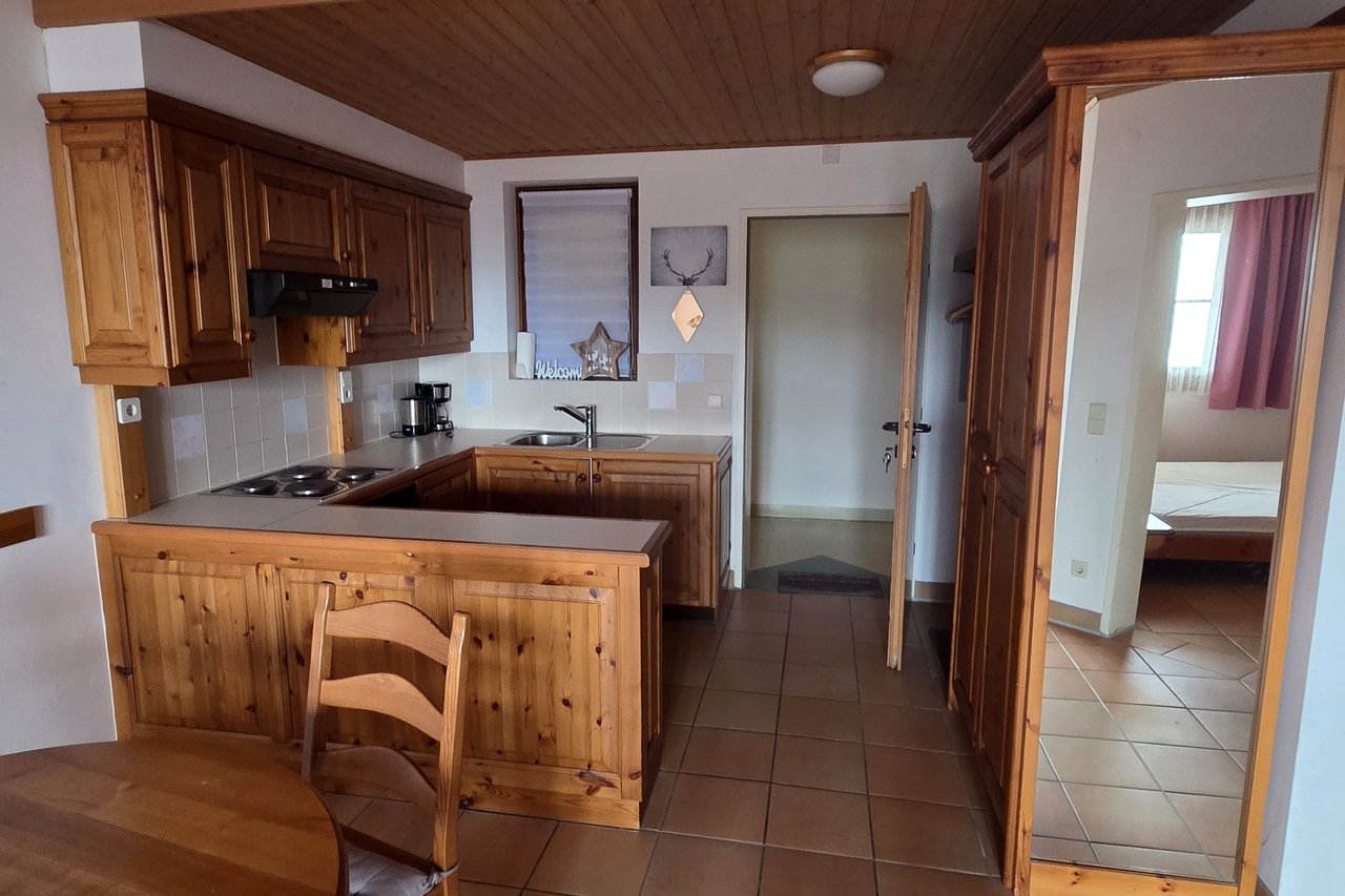 Kitchenette with stove and coffee machine – Alpenzeit apartment, Gerlitzen