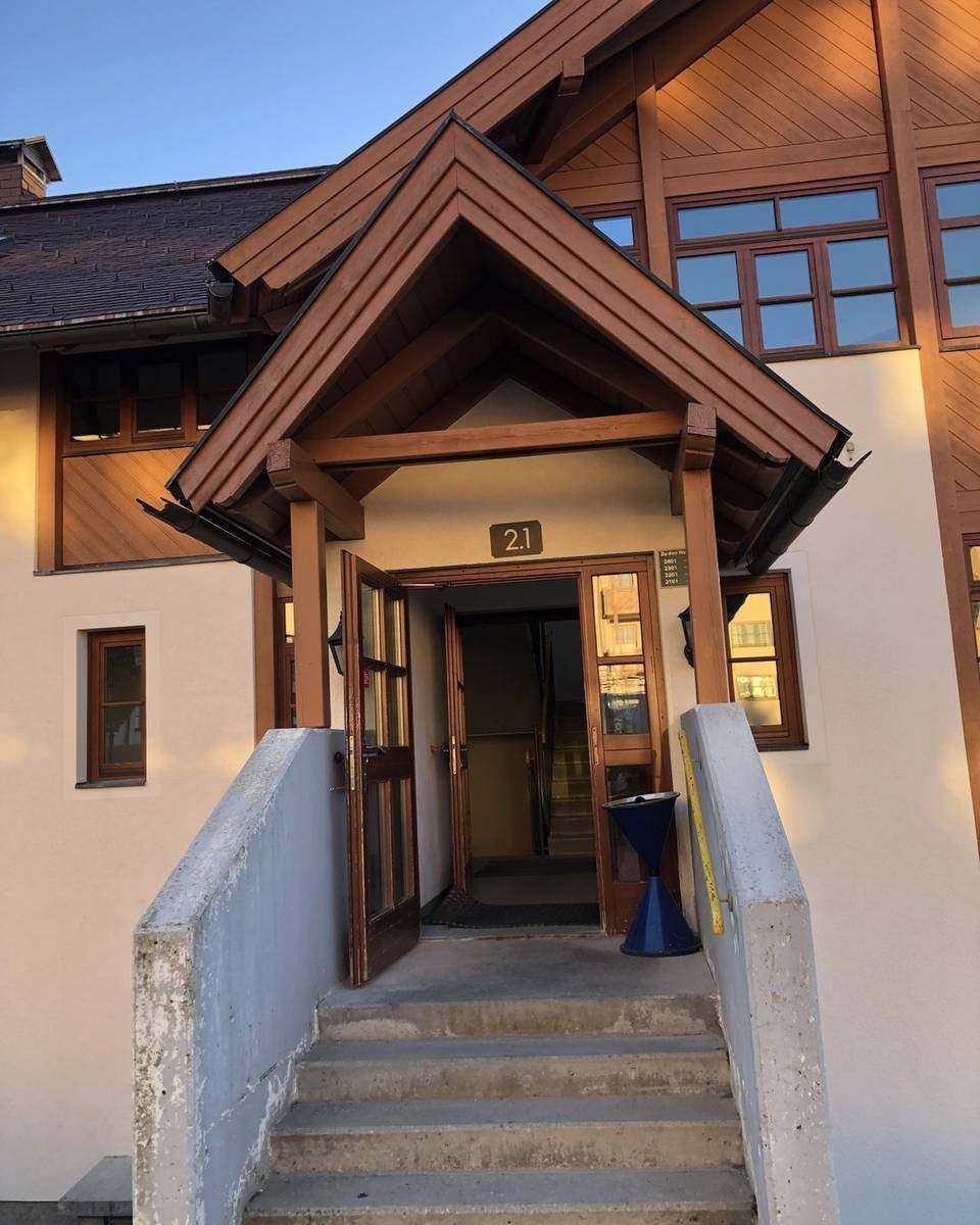 Entrance to the holiday apartment building on the Gerlitzen Alpe
