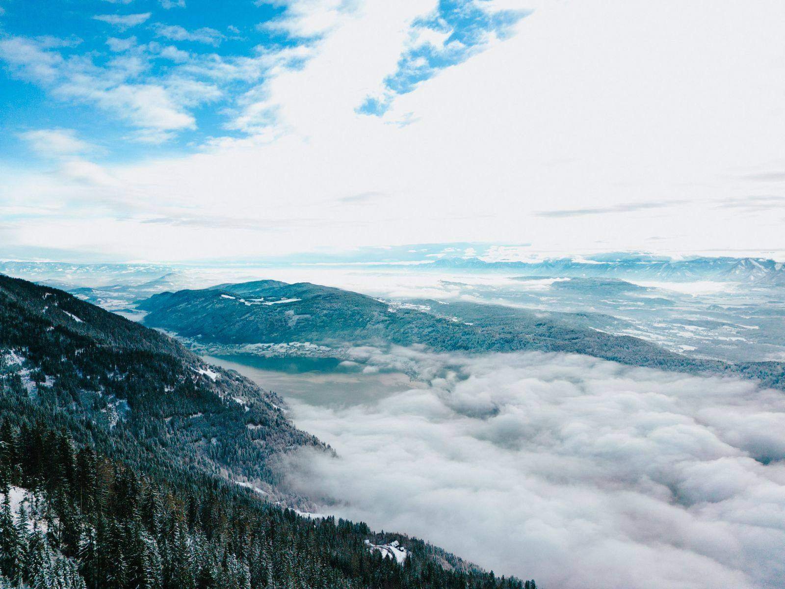 View from the Gerlitzen over a sea of fog in winter – holiday apartment at 1,440 m