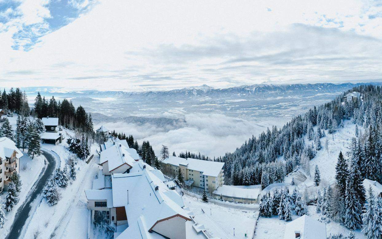 Snow-covered Kanzelhöhe at 1,440 m – holiday apartment Gerlitzen Alpe