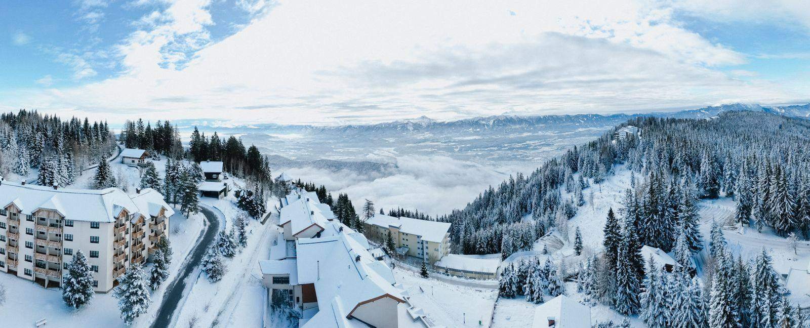 Winter panorama of Kanzelhöhe on the Gerlitzen Alpe with the Luxescape holiday apartments, Carinthia