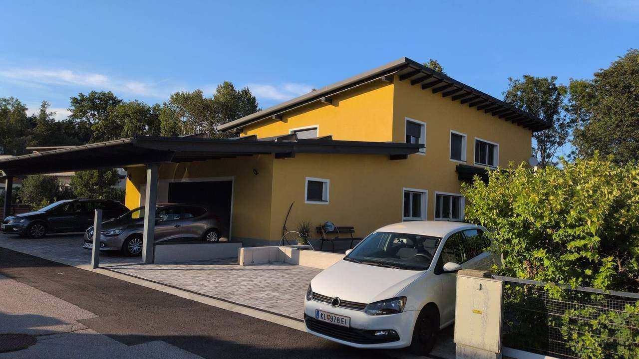 Parking and carport by the house – Emy-Lou apartment Luisa-Marie, Maria Saal
