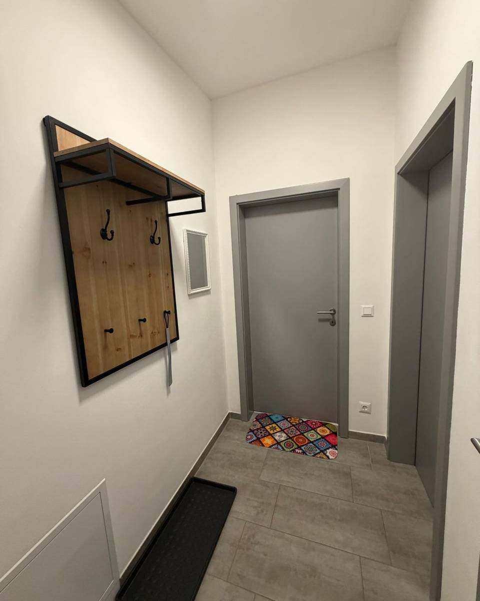 Entrance hall with coat rack – Emy-Lou apartment Luisa-Marie, Maria Saal