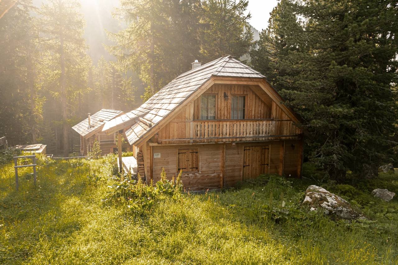 Chalet Haus Murmeltier on the Turracher Höhe – timber chalet in the evening sun