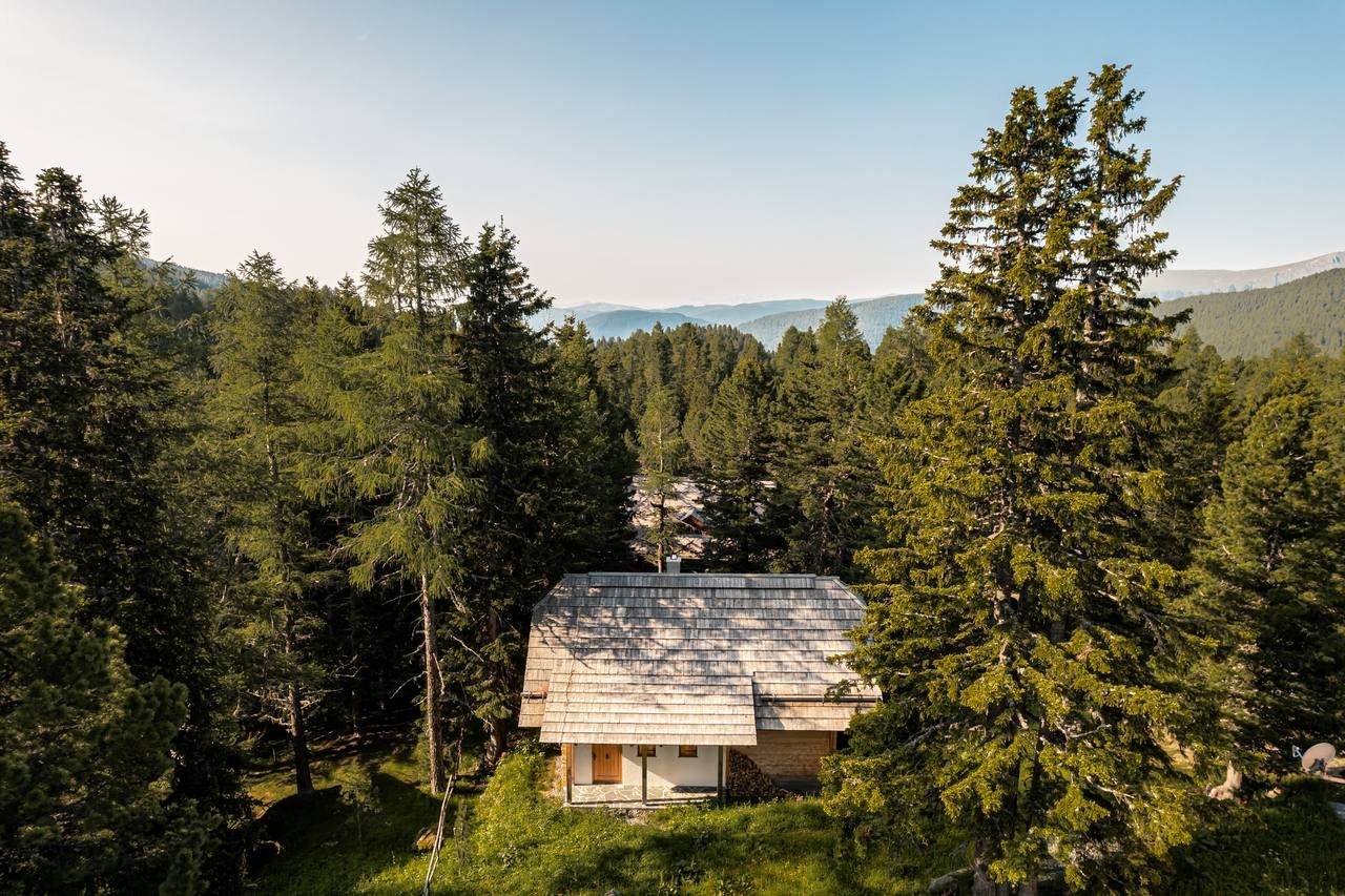 Chalet Murmeltier from above – in the stone pine forest at 1,763 m
