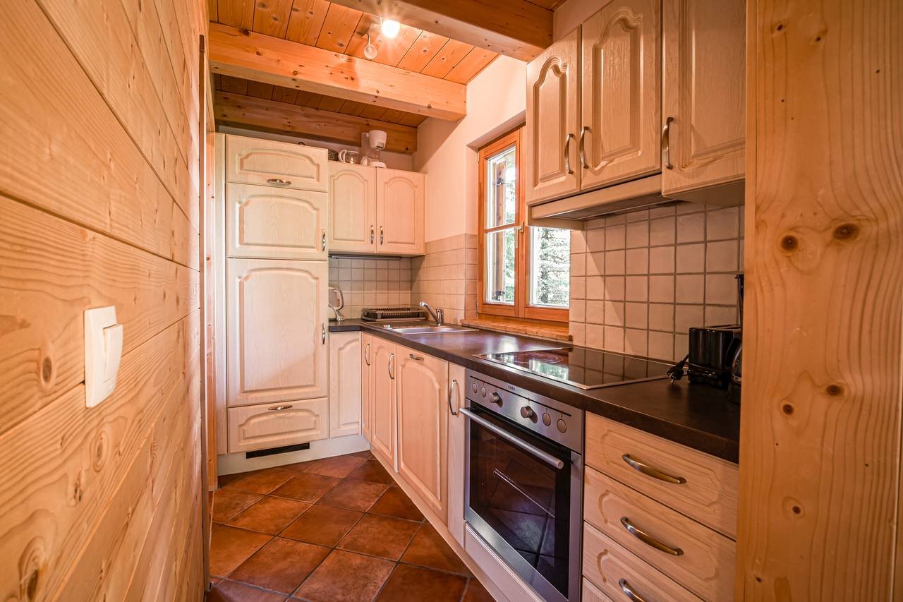 Fully equipped kitchen with oven and dishwasher