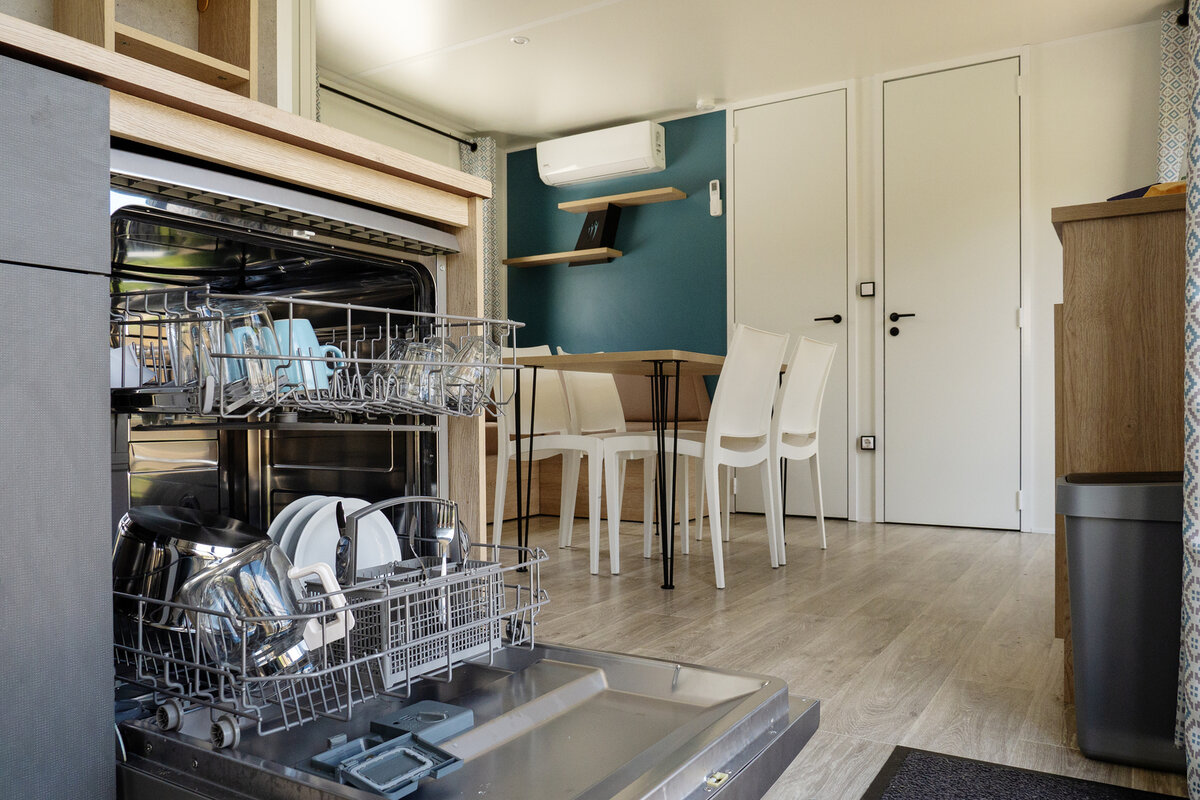 Mobilheim Bali Premium Küche und Essbereich