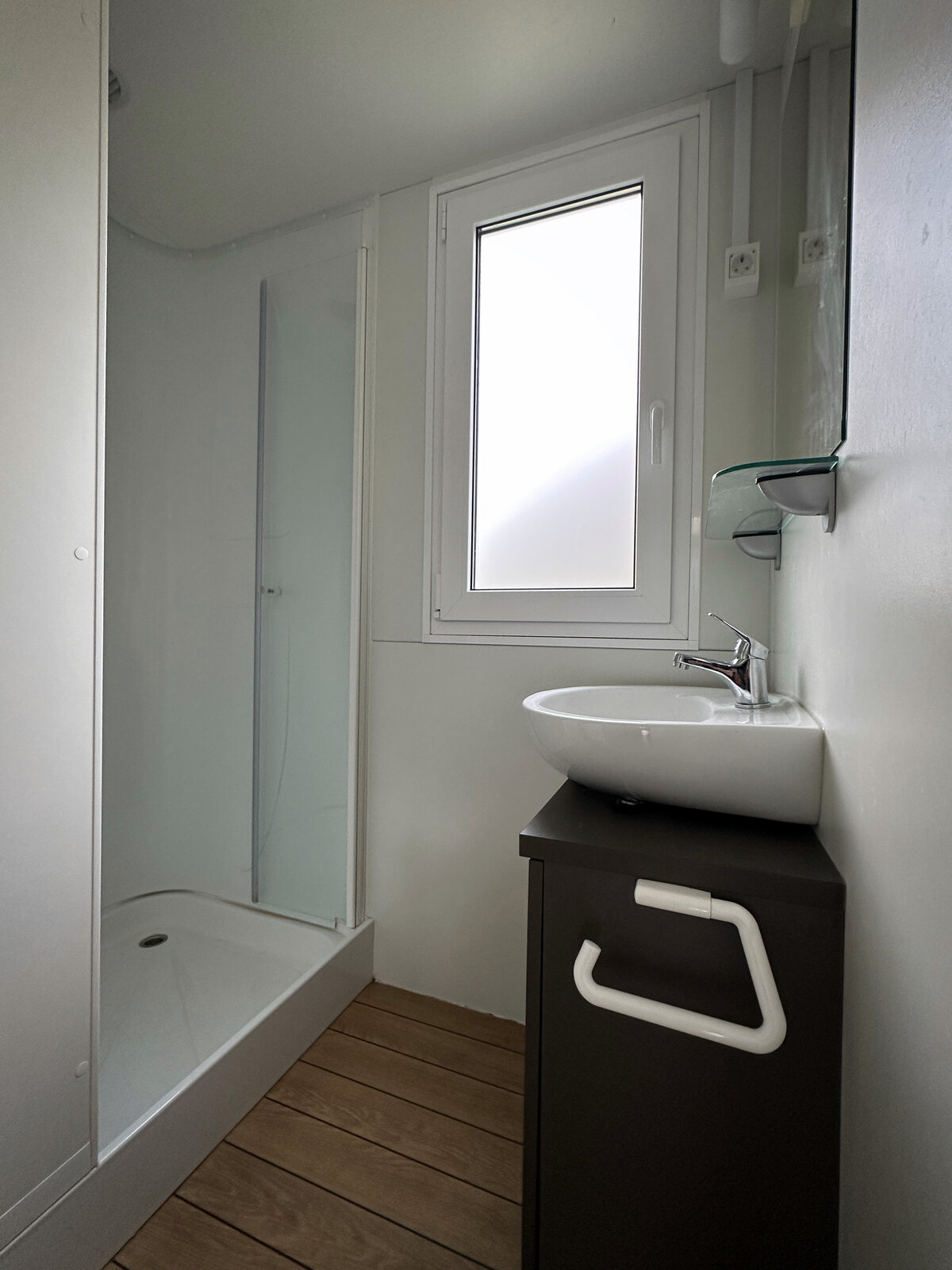 Mobilheim Bali Premium Badezimmer Dusche & Waschbecken